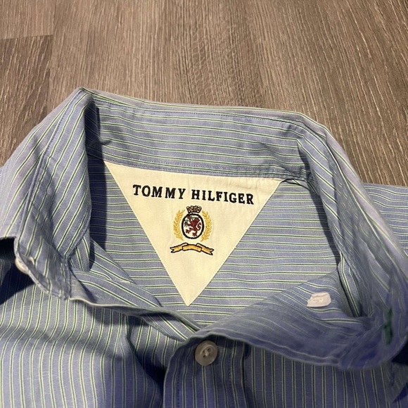 Vintage Tommy Hilfiger button up - Picture 3 of 3